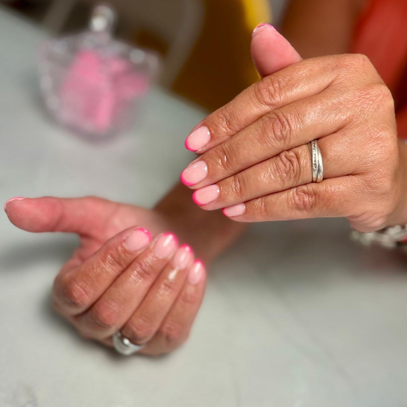 Manicura francesa con acabado rosa